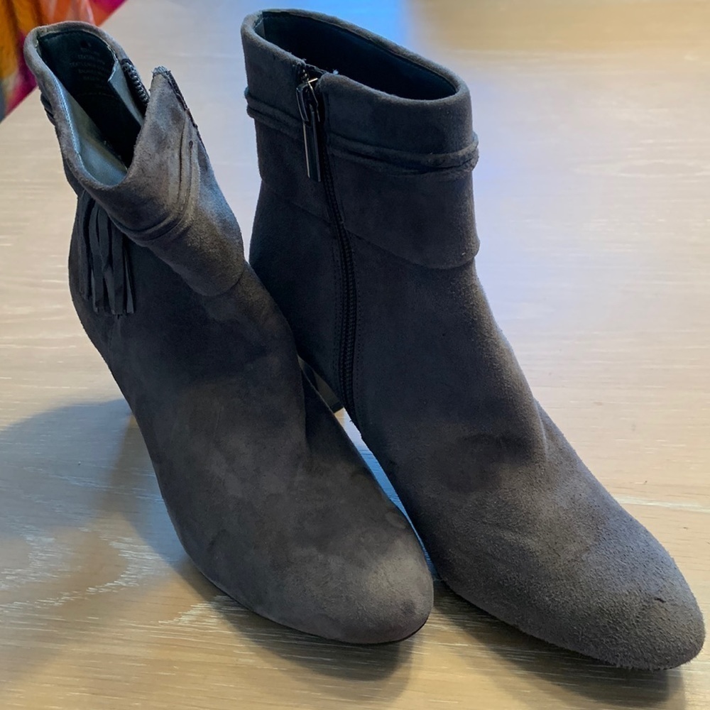 Bandolino Leather Booties with heels and tassels - Size 6.5, very good condition
